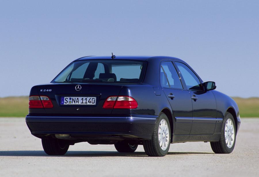  Mercedes-Benz E-Class 1996 года  (фото 12 из 23)